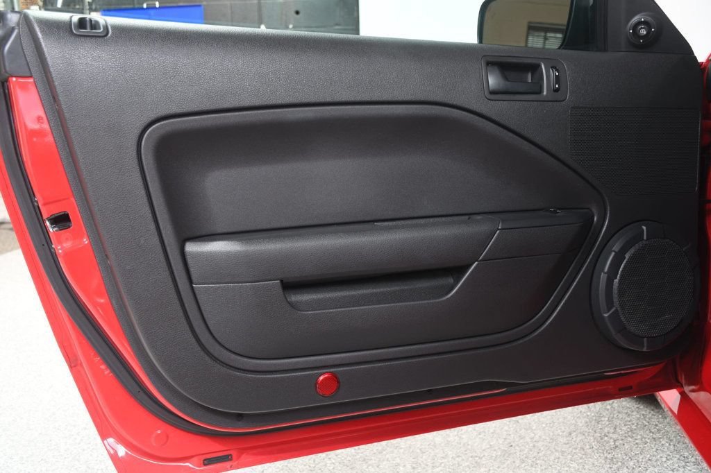 Used 2005 Ford Mustang GT RWD image 25