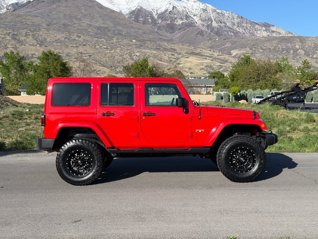 Used 2018 Jeep Wrangler Unlimited Sahara w/ Max Tow Package AWD/4WD image 8