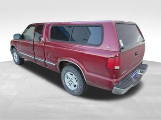 Used 2002 Chevrolet S10 Pickup LS w/ LS Preferred Equipment Group video 4