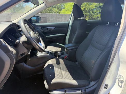 Used 2020 Nissan Rogue S FWD image 12