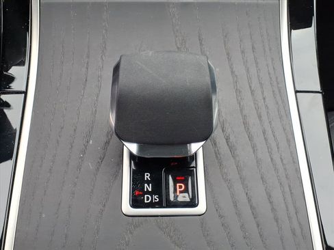 Certified 2026 Land Rover Range Rover Velar Dynamic SE image 13