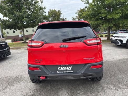 Used 2017 Jeep Cherokee Trailhawk image 6