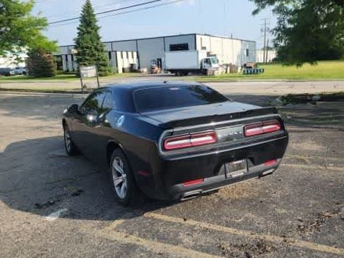 Used 2018 Dodge Challenger SXT RWD image 23
