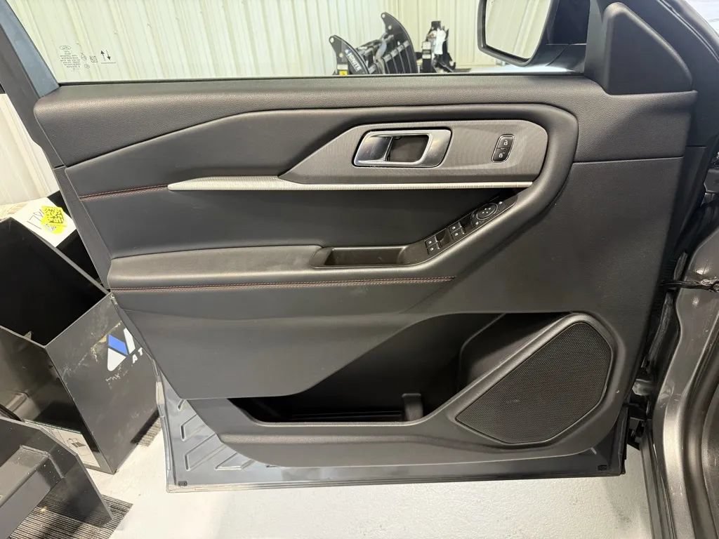Used 2025 Ford Explorer ST-Line w/ ST-Line Street Pack AWD/4WD image 22