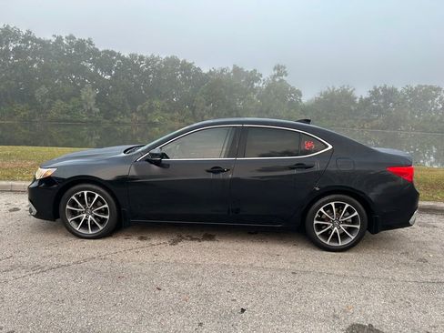 Used 2019 Acura TLX V6 image 2