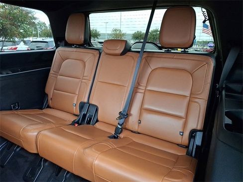 Used 2021 Lincoln Navigator Reserve image 9