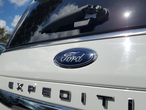 Used 2024 Ford Expedition Limited RWD image 6