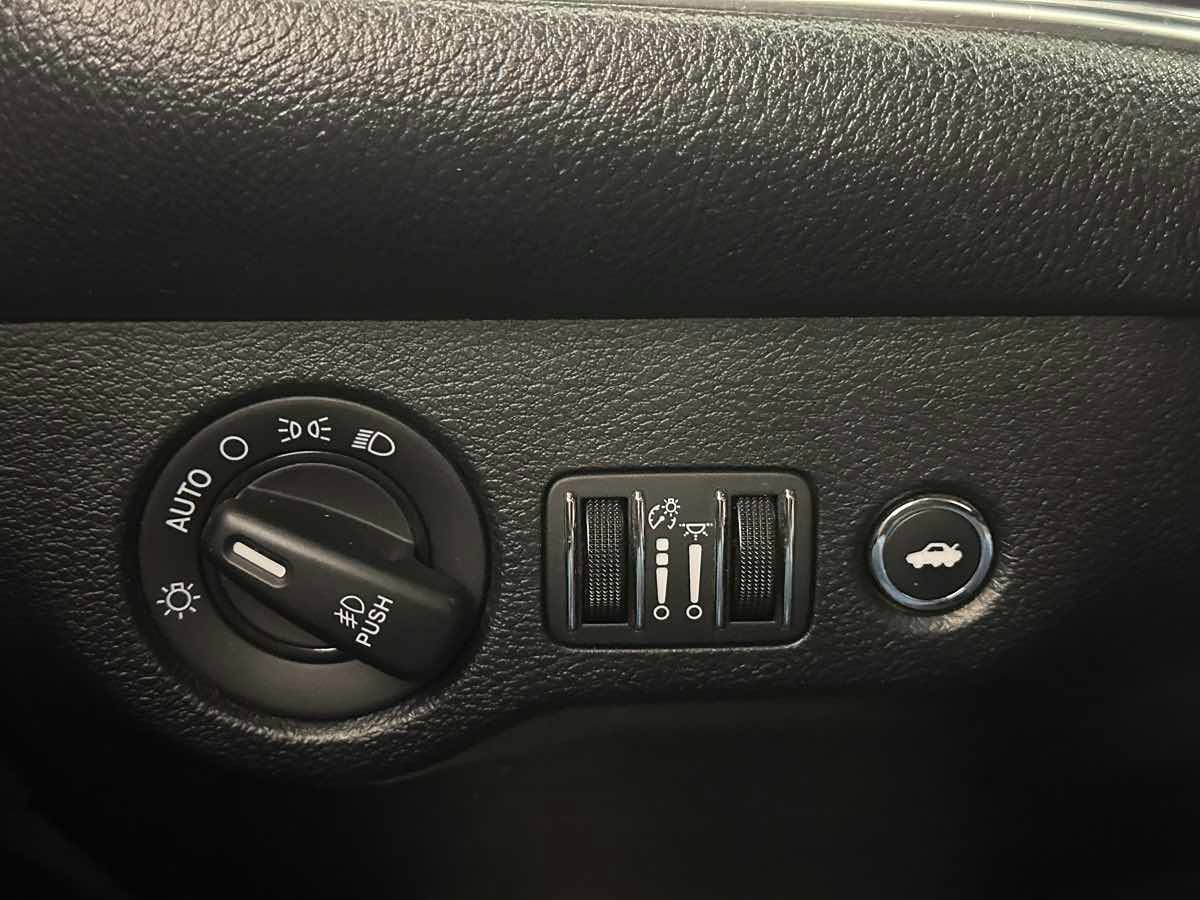 Used 2017 Dodge Challenger R/T RWD image 33