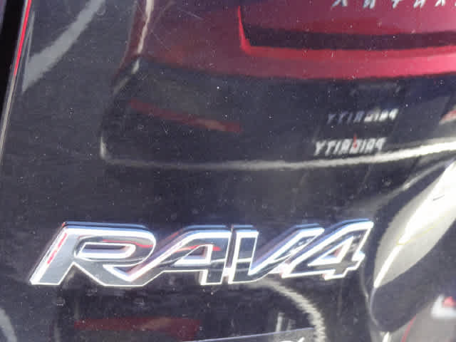 Used 2024 Toyota RAV4 XLE AWD/4WD image 16