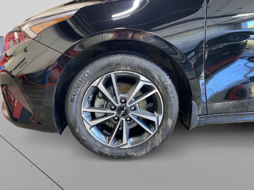Used 2024 Kia Forte LXS FWD image 9