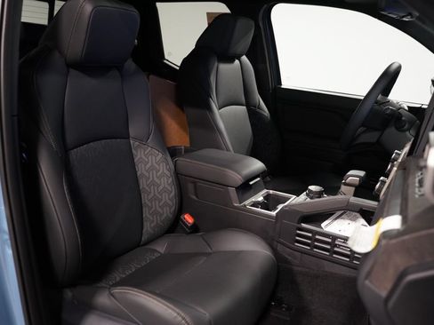 New 2026 Toyota Tacoma Limited AWD/4WD image 32