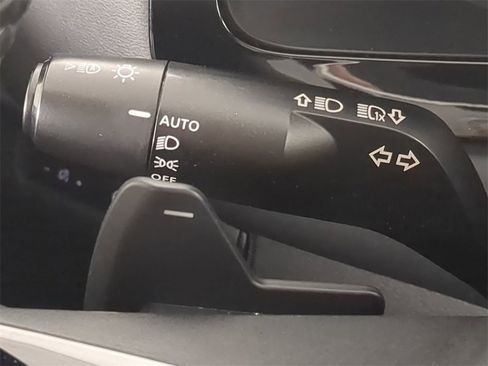 Used 2022 Nissan Pathfinder SV image 29