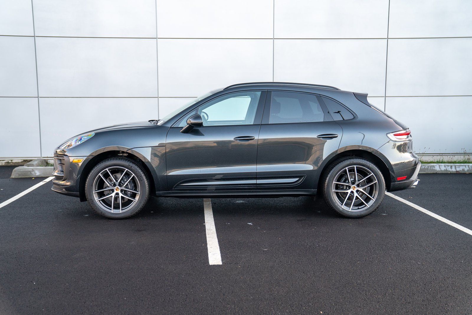Certified 2026 Porsche Macan AWD/4WD image 2