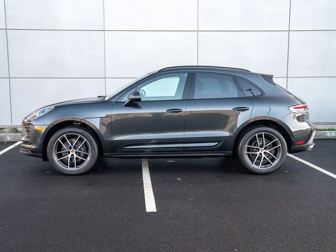 Certified 2026 Porsche Macan AWD/4WD image 2