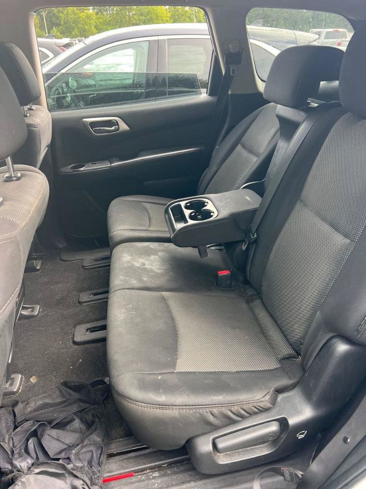 Used 2018 Nissan Pathfinder SV FWD image 12