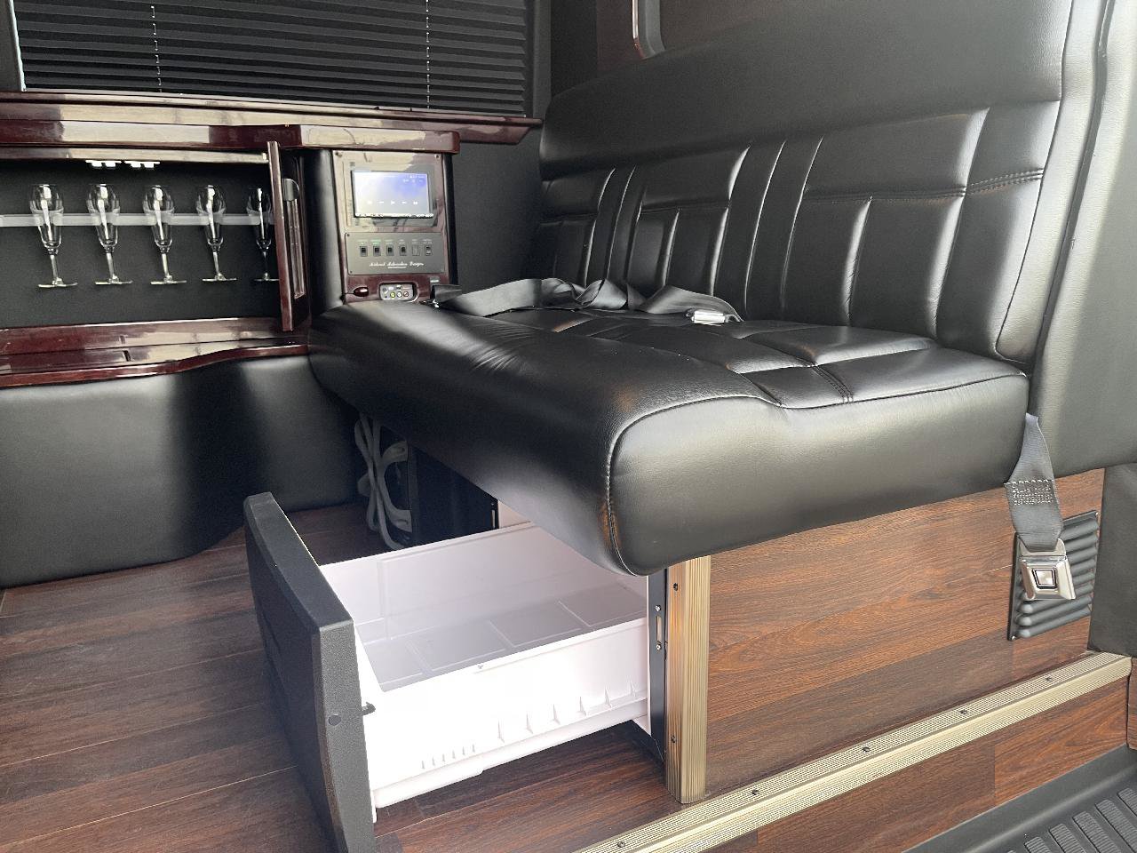 Used 2009 Dodge Sprinter 2500 RWD image 15