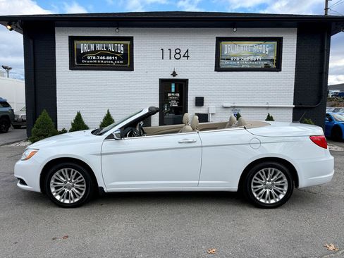 Used 2011 Chrysler 200 Limited FWD image 3