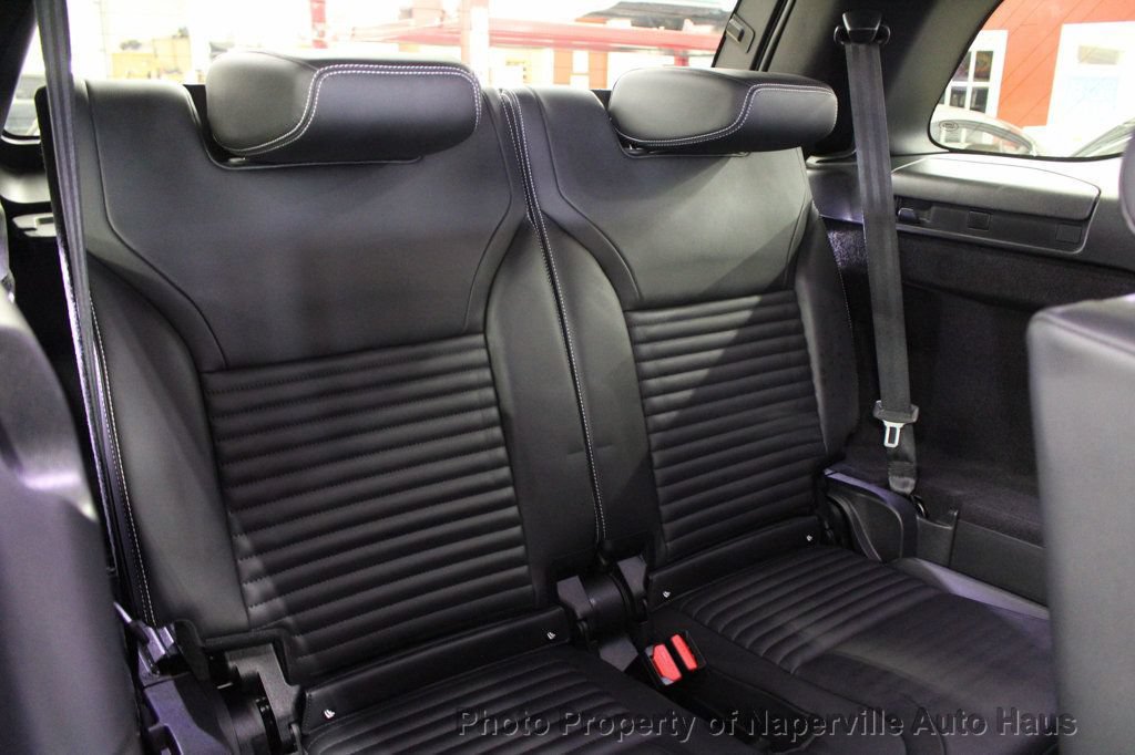 Used 2025 Land Rover Discovery Dynamic SE AWD/4WD image 41