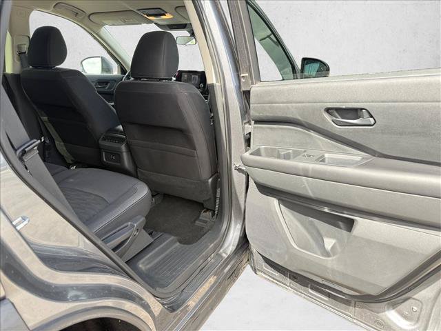 Used 2024 Nissan Pathfinder SV FWD image 22