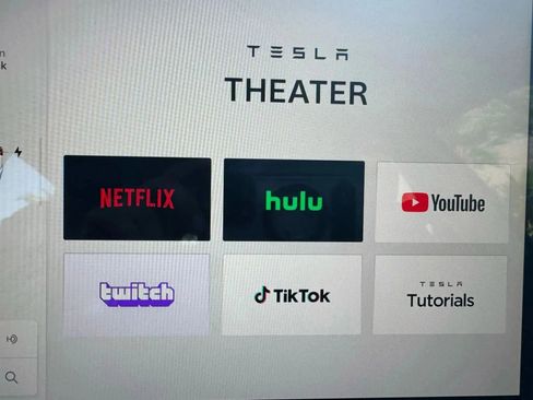 Used 2023 Tesla Model 3 Standard Range image 16