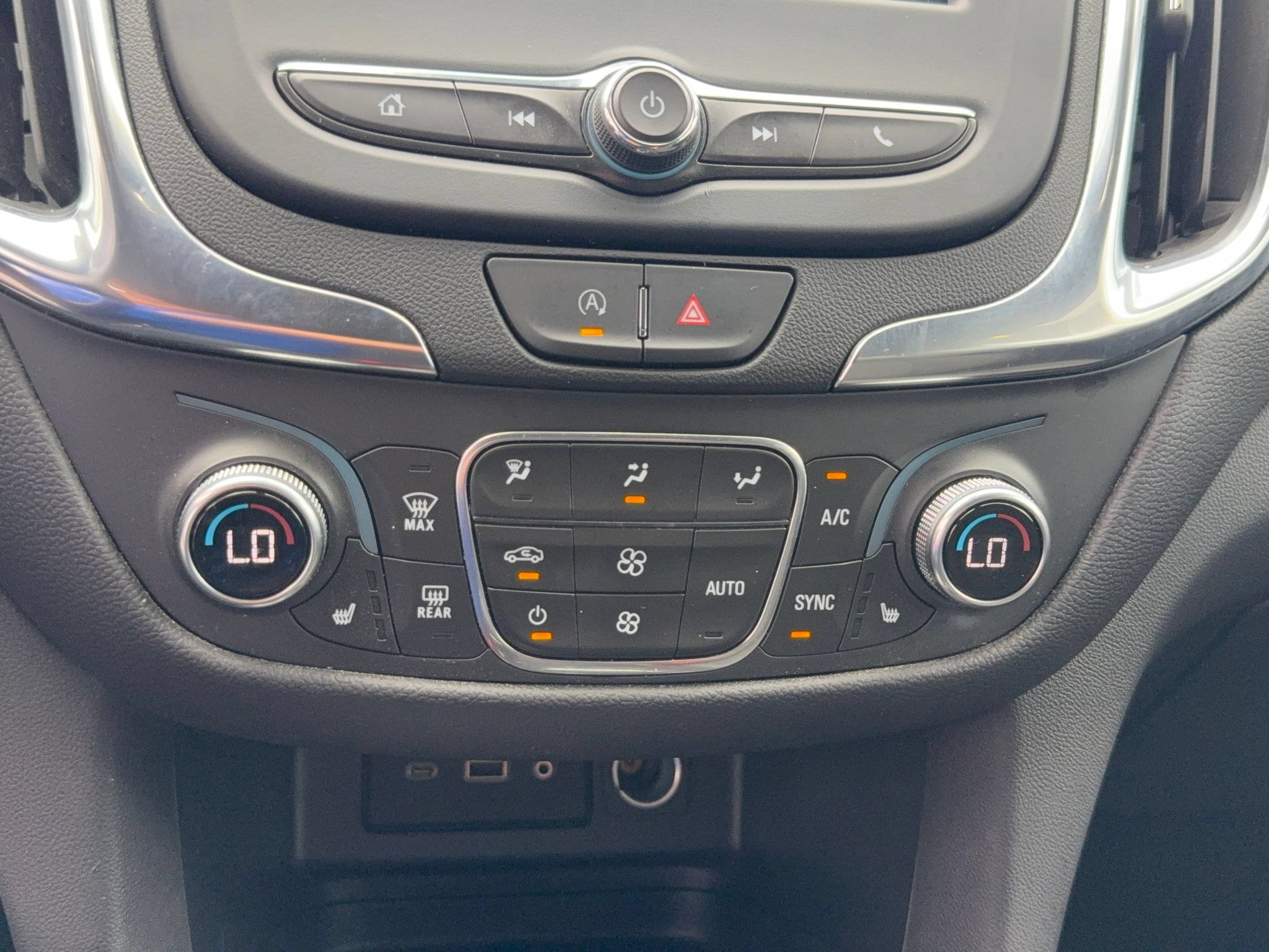 Used 2024 Chevrolet Equinox LT FWD image 19