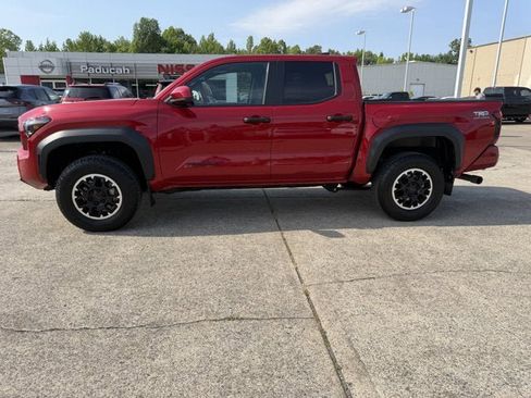 Used 2024 Toyota Tacoma TRD Off-Road AWD/4WD image 7