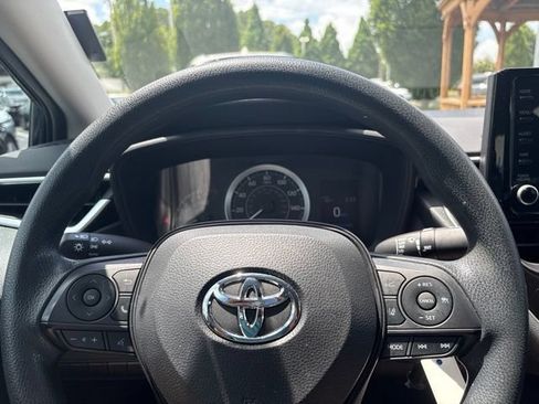 Used 2022 Toyota Corolla LE FWD image 13