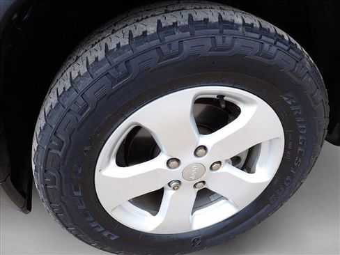 Used 2013 Jeep Grand Cherokee Laredo image 3