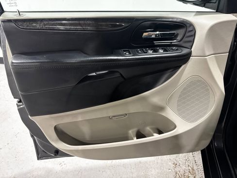 Used 2018 Dodge Grand Caravan SE image 17