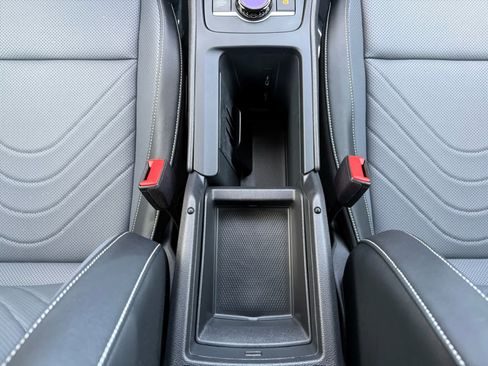 Certified 2025 Volkswagen Tiguan SE image 26