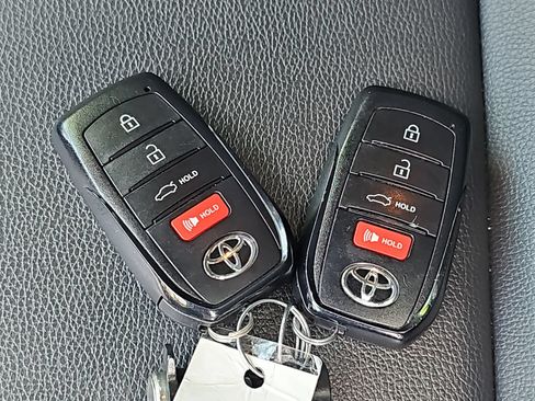 Used 2025 Toyota Camry SE FWD image 37
