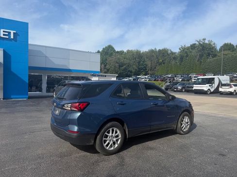 Used 2024 Chevrolet Equinox LS w/ LS Convenience Package FWD image 3