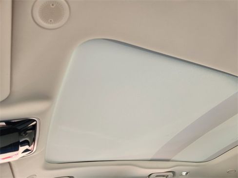 Used 2025 Land Rover Range Rover Velar Dynamic SE image 23