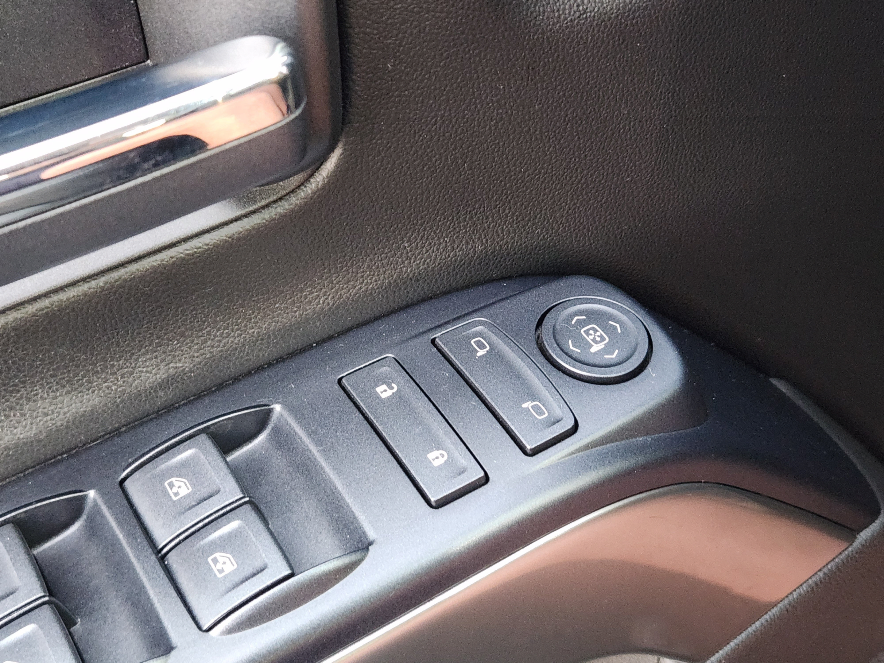 Used 2018 Chevrolet Silverado 1500 LT w/ Texas Edition RWD image 19