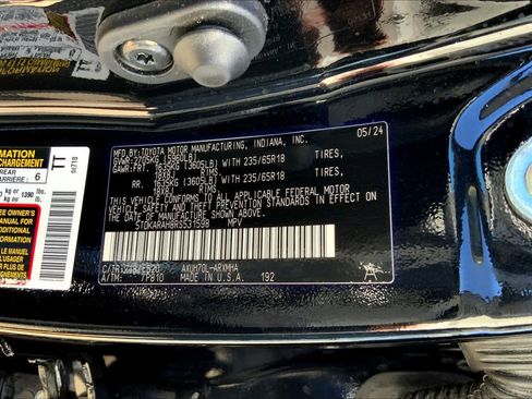 Used 2024 Toyota Highlander XLE image 32