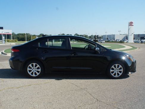 Used 2024 Toyota Corolla LE FWD image 19