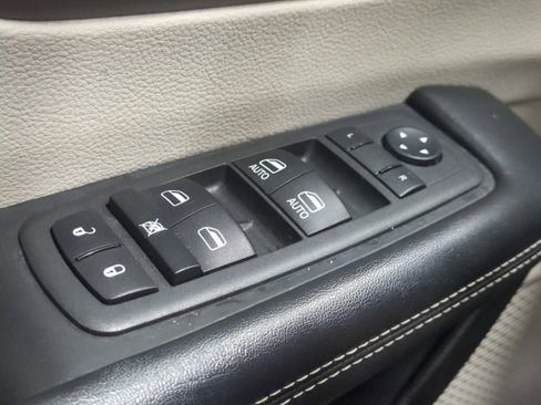 Certified 2022 Chrysler Voyager LX image 25