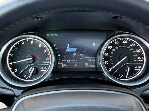 Used 2018 Toyota Camry XLE image 32