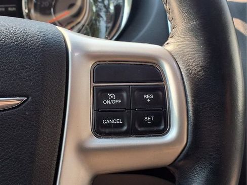 Used 2016 Chrysler Town & Country Touring w/ Driver Convenience Group FWD image 12