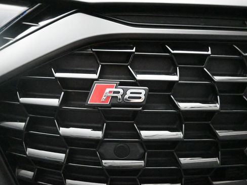 Used 2021 Audi R8 V10 w/ Premium Package image 12