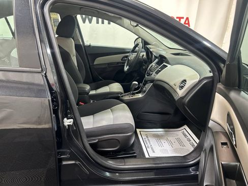 Used 2014 Chevrolet Cruze LS FWD image 13