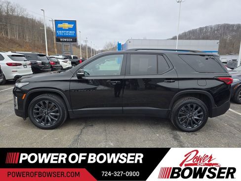 Used 2023 Chevrolet Traverse RS image 2