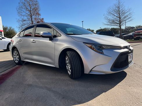 Used 2020 Toyota Corolla LE image 5