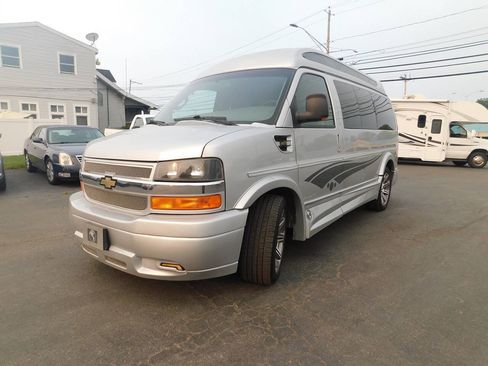 Used 2016 Chevrolet Express 2500 RWD image 3