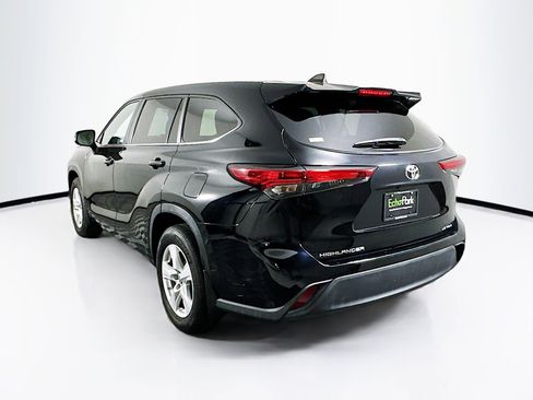 Used 2023 Toyota Highlander LE image 5