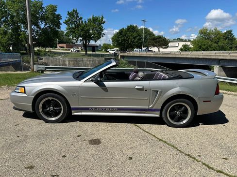 Used 2000 Ford Mustang Convertible RWD image 17