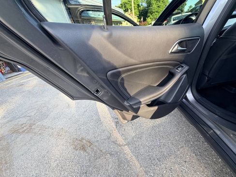 Used 2017 Mercedes-Benz GLA 250 4MATIC image 57