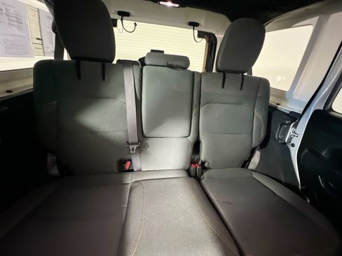 Used 2024 Jeep Wrangler Unlimited image 33
