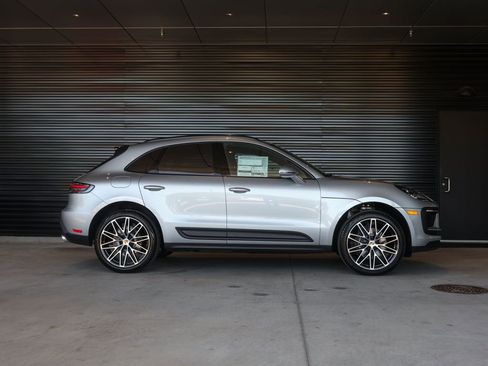 Certified 2025 Porsche Macan AWD/4WD image 8