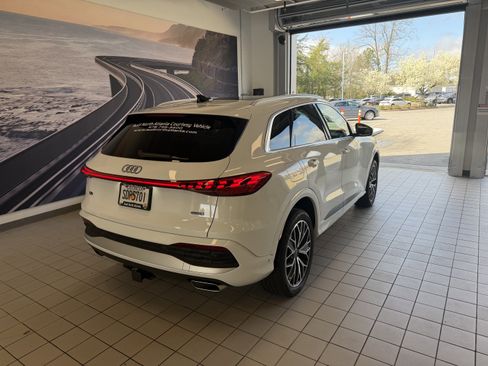 Used 2025 Audi Q5 Premium Plus w/ Premium Plus image 6